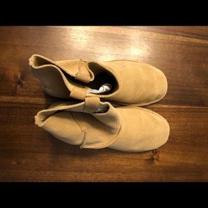 Ugg Classic *UNLINED* Mini Perf Boot